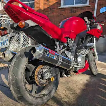 SV1000S low kms serviced in Sport Bikes in Hamilton - Image 2