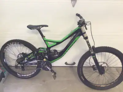 Velo de descente Specialized Demo 8, View more