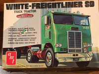 AMT 1/25 Scale White-Freifgtliner SD