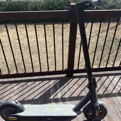 Ninebot G30 Max – Excellent état Je vends ma trottinette Ninebot G30 Max, reconnue pour sa fiabilité...