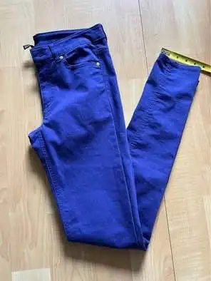 H&M Divided blue skinny jeans $10, size 8, high waist in Women's - Bottoms in Oakville / Halton Region - Image 2