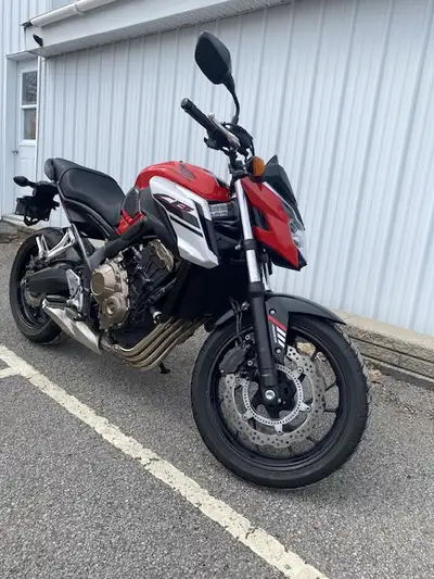 Moto honda cb 650 fa 2018 rouge 4 cylindres abs 649cc 6 vitesses avec indicateur 28 200 km Superbe m...