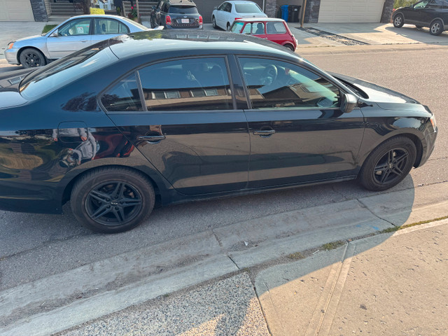 2013 Black Volkswagen Jetta in Excellent Condition For Sale in Cars & Trucks in Calgary - Image 4