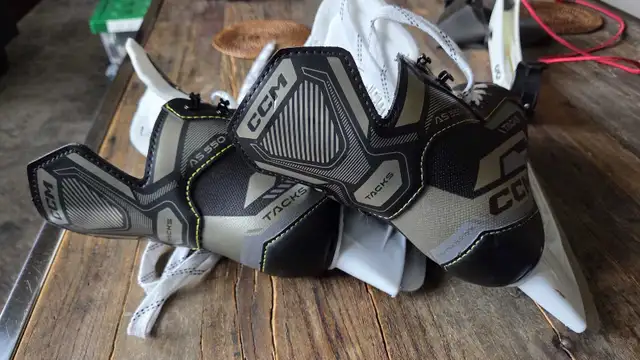 Hockey Skates youth size 13 in Skates & Blades in City of Toronto - Image 4