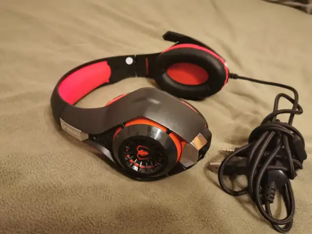 USB headset with microphone472756915400888320