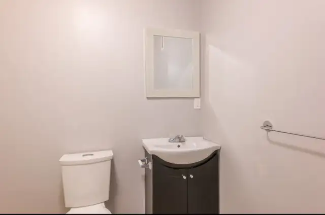 Room on rent in Room Rentals & Roommates in Peterborough - Image 9