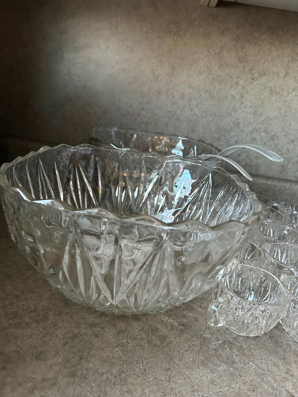 Glass Punch Bowl Sets in Kitchen & Dining Wares in Winnipeg