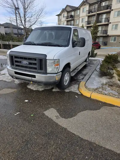 2011 Ford e250 Good tires, brand new battery Very good condition, nothing wrong with the van