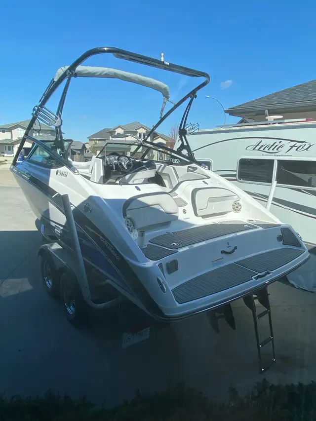 2015 Yamaha 212X Jet Surf Wake Boat in Powerboats & Motorboats in Saskatoon - Image 9
