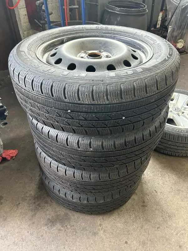 Volkswagen Tiguan 5*112mm 57.1mm with Imperial 215/60/17 winter in Tires & Rims in City of Toronto - Image 4