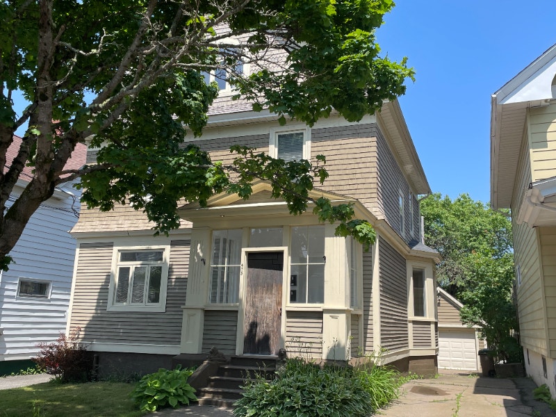 2 bedroom 1 bedroom located on westside in Saint John Long Term