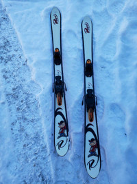 153cm ROSSIGNOL TWIN TIP SKIS with BINDINGS