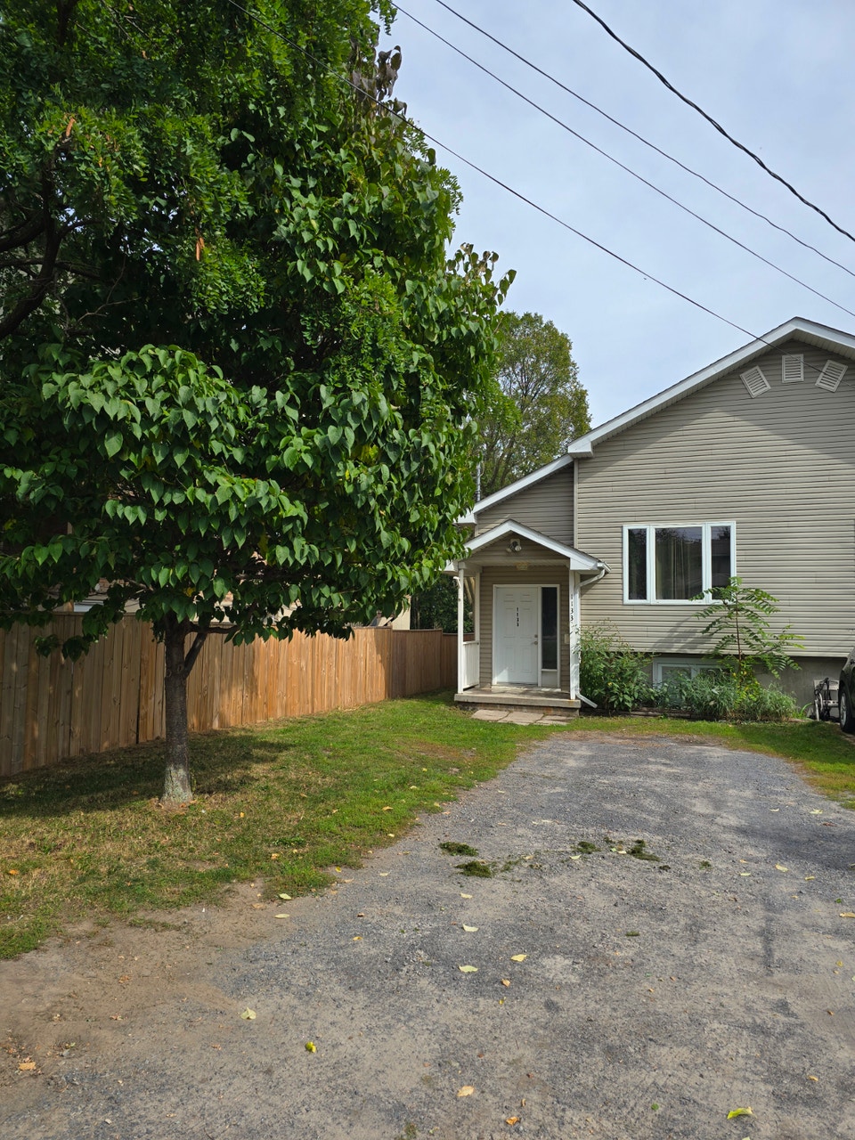 Great location, 3 bedrooms, 2 bathrooms full house 2
