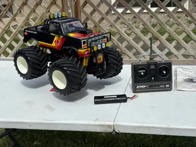 Varicom Big Grizzly 4WD! Very fine example of a super rare vintage first 4x4 monster truck ever made...