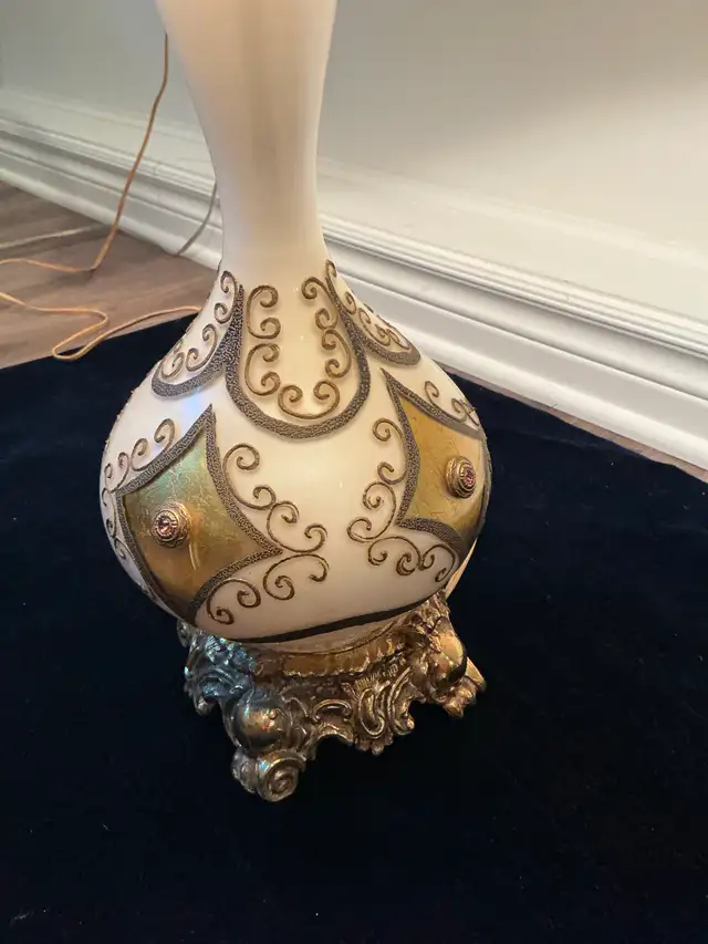 Lampe antique lamp in Indoor Lighting & Fans in West Island - Image 3