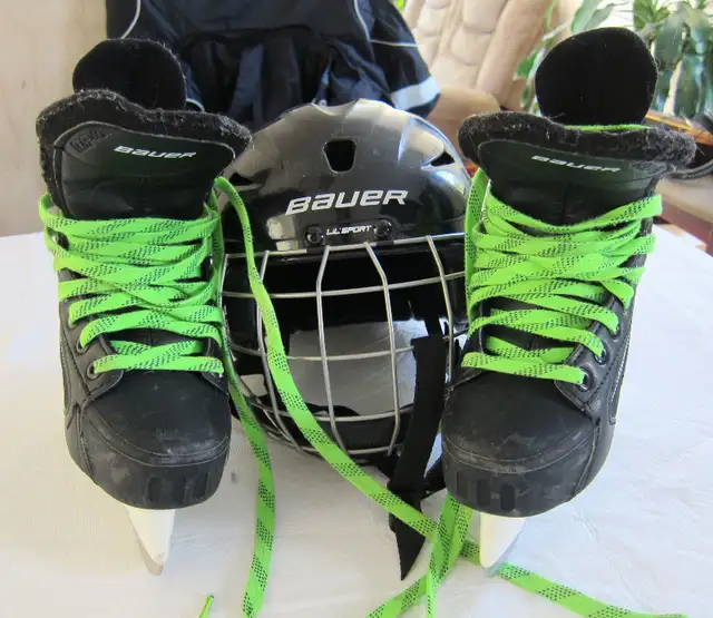 BAUER SKATES FOR KIDS BOY 5 TO 8 YRS OLD SIZE 2 in Hockey in Ottawa - Image 7
