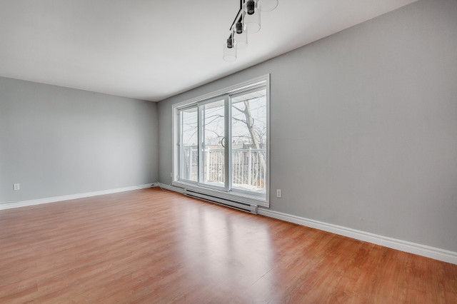 Grand 5 ½ rénové, lumineux, rangement, stat inclus, disp 1er oct dans Locations longue durée  à Laval/Rive Nord - Image 3