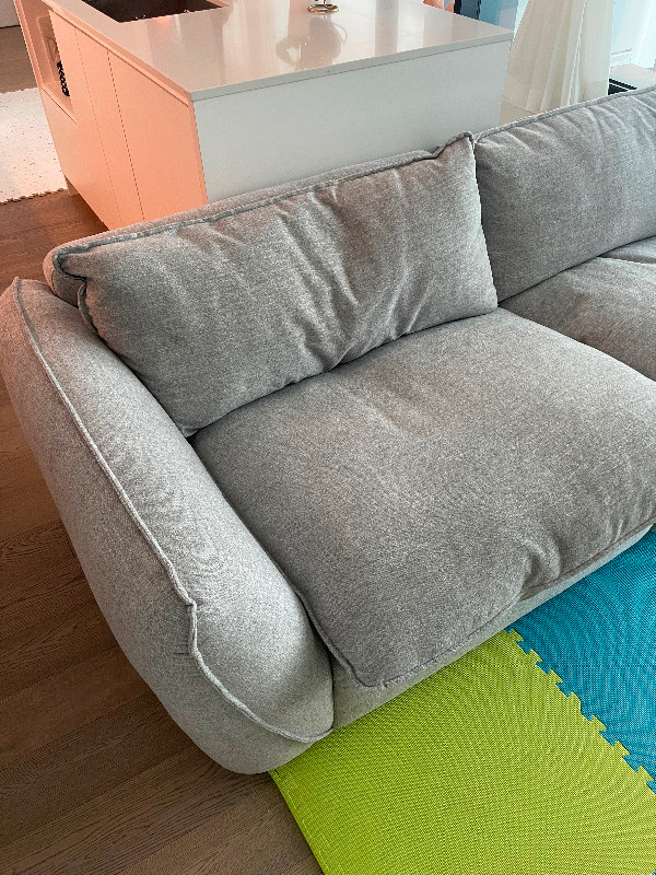 Luxury Couch sofa sectional used 1mo only most comfy couch ever dans Sofas et futons  à Ville de Montréal - Image 3