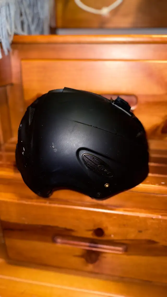 Uvex ski/snowboard helmet in Snowboard in Whistler - Image 3