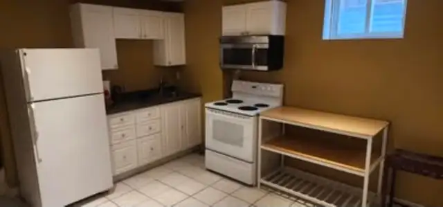 1 room basement for rent.Unfurnished, shared bathrooms/kitchen in Room Rentals & Roommates in Oakville / Halton Region - Image 8