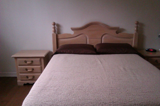 Mobilier de chambre à coucher / Set of bedroom dans Lits et matelas  à Ville de Montréal - Image 3