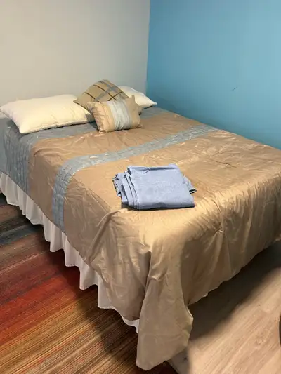 PENDING Double bed (mattress and box spring), frame and bedding, View more