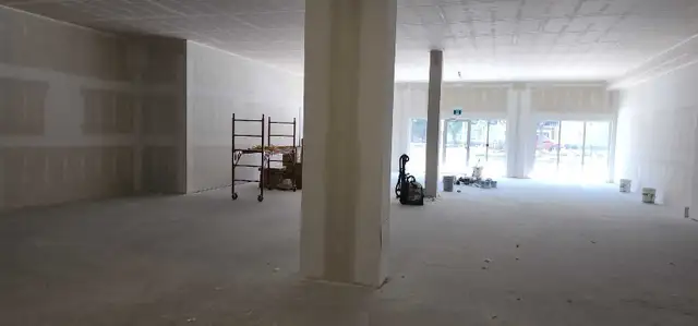 retail space 2000 sqft