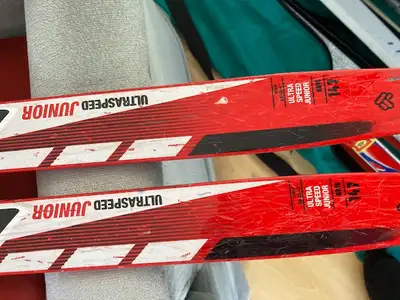 Ski de fond avec fixations pour enfants ou juniors marque des skis : tecno pro ultra speed Longueur...
