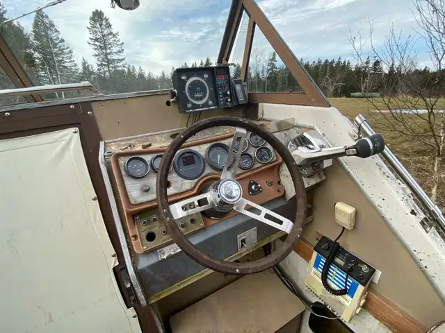 1981 bar harbour boat  I’ll pay you $102.50 to take it , 28by8 in Powerboats & Motorboats in Saint John - Image 6