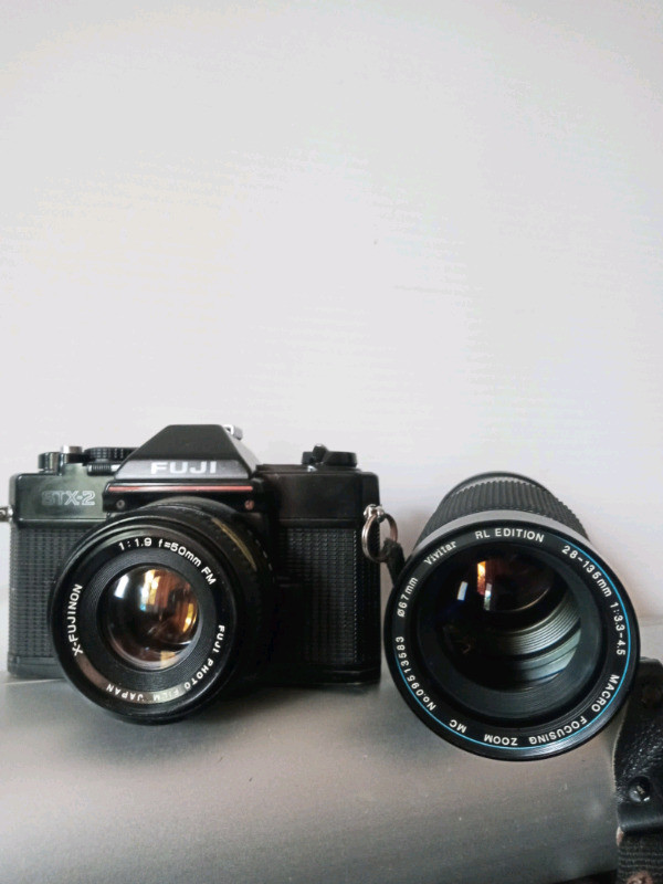 FUJi STX-2 SLR 35mm Film Camera W/50mm F/1.9 & 28-135mm F/3.54.5 dans Appareils photo et caméras  à Ville de Montréal - Image 2