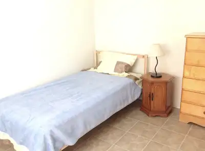Nous proposons les logements suivants à la location : Une chambre à 630,00 $ avec toilettes privées...