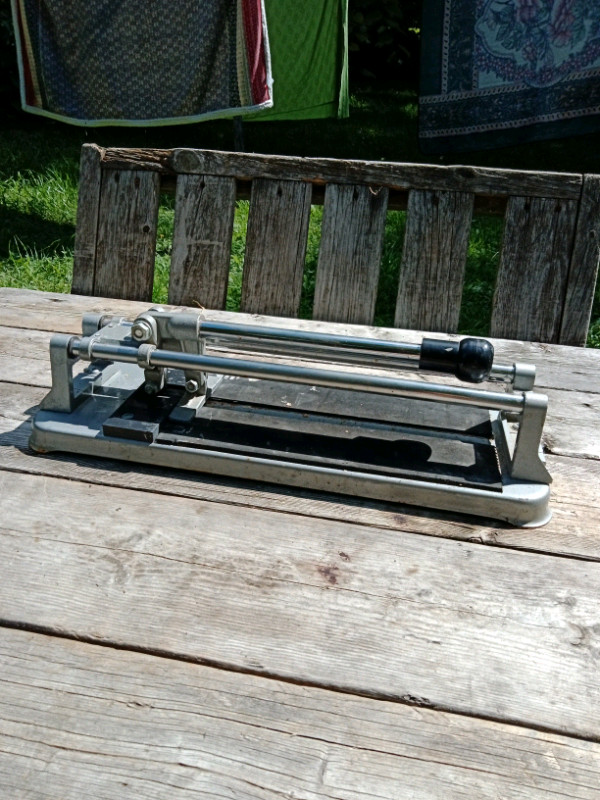Ceramic Tile Cutter, UpTo 11" Length, Easy To Use, Durable in Hand Tools in Oshawa / Durham Region