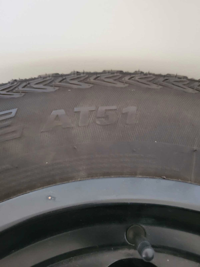 Jeep Tire and Rim Set Road Venture Kumho 265/70 R16 All Weather  in Tires & Rims in London - Image 2