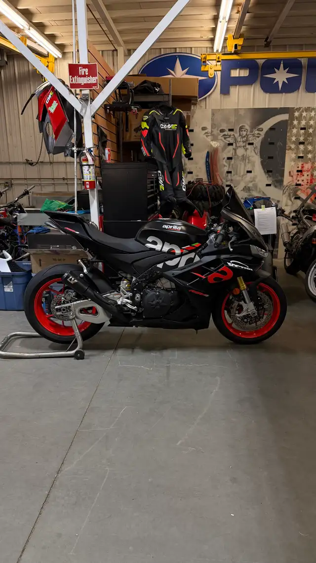 2024 Aprilia RSV4 in Sport Bikes in St. Albert - Image 8