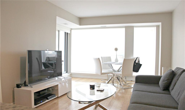 1-Bedroom Condo – Parking, Locker, Pool – Available June 1 in Long Term Rentals in Ottawa - Image 2