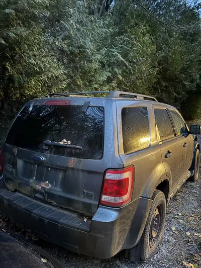 2010 Ford Escape parts car. Take whole car for $400. All parts still in it except for front panels.