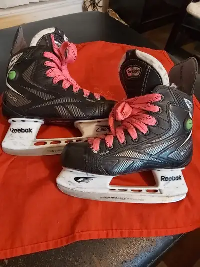 Size 2.5 kids Reebok Pump Ice Hockey Skates-Very Good, View more
