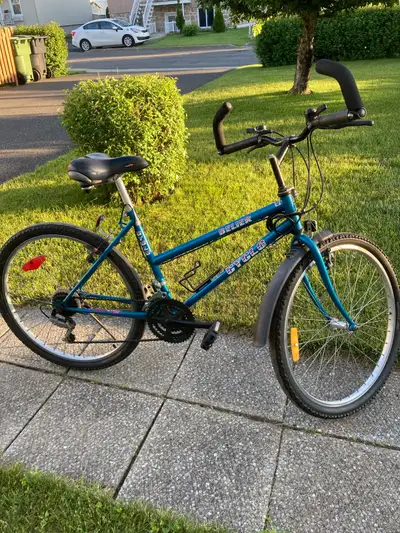 vélo en très bonne condition $150.00, View more