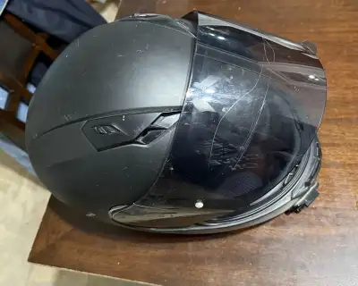 Women’s medium, we don’t have street bikes, came with motocross gear we bought. So no use for it. Me...