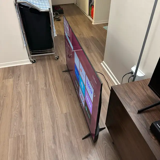 TCL 50" 4K UHD Roku Smart TV in TVs in Ottawa - Image 4