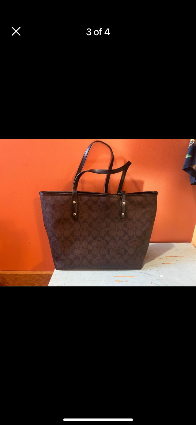 Coach Purse - in great condition  in Women's - Bags & Wallets in Saskatoon - Image 3