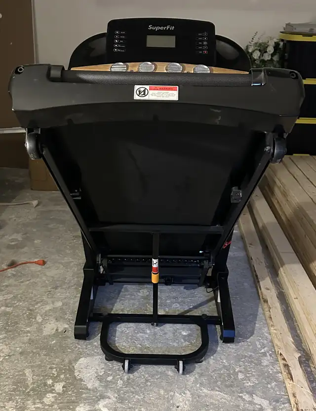 Treadmill  in Exercise Equipment in Gatineau - Image 6