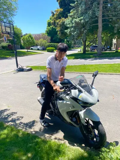 2017 Yamaha YZF-R3 in great condition. Never crashed or dropped. Comes with new batteries, a battery...