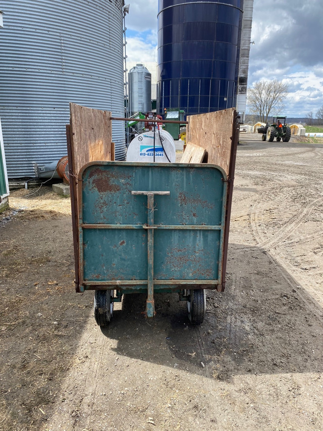 Bale wagon  in Farming Equipment in Ottawa - Image 4