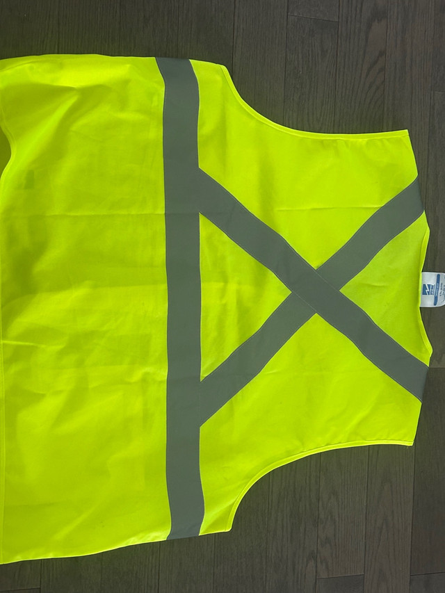 New men’s Safety Vest  L/XL in Men's in Oshawa / Durham Region - Image 3