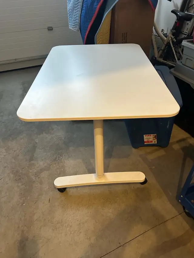IKEA Table with wheels64722758514051121