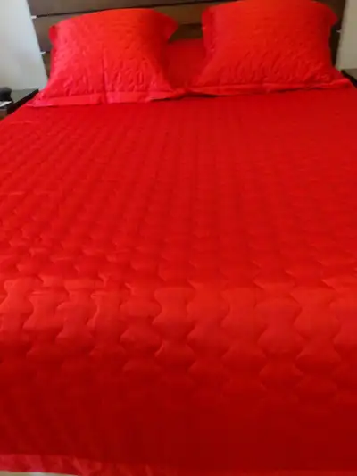High quality red sateen queen-size quilted coverlet/bedspread 2 matching euro shams and inserts. Ver...
