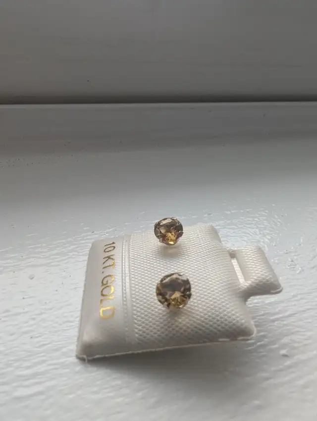 New 10K Yellow Gold Citrine Earrings For Sale in Jewellery & Watches in London - Image 8