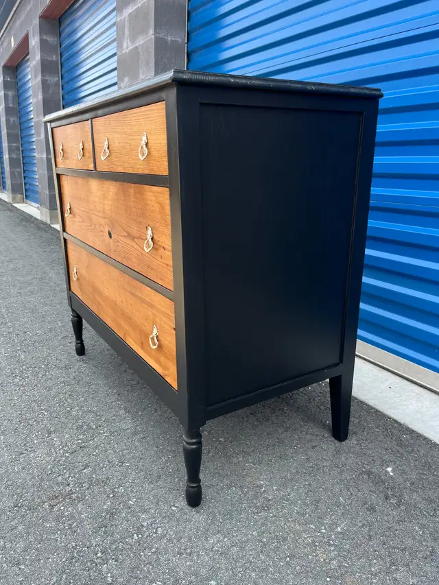 Stunning Solid Wood Dresser in Dressers & Wardrobes in Peterborough - Image 4