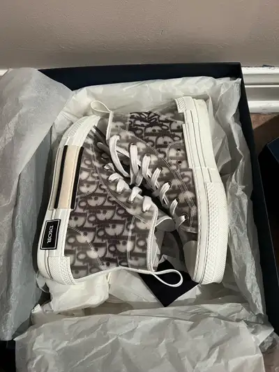 In mint condition, barely worn! Purchased from Dior in downtown Toronto. Can request invoice! Gucci,...